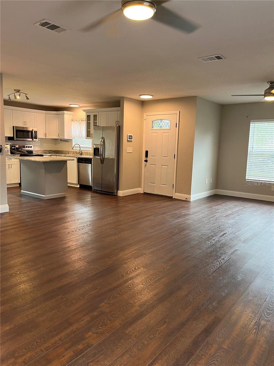 Listing photo id 7 for 2745 4th Avenue S