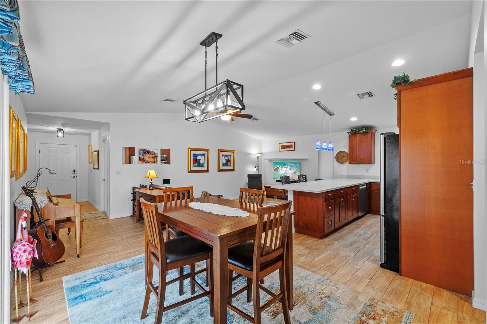 Image 10 of 63 For 905 Fribley Street