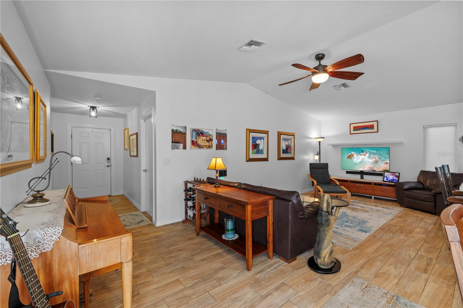 Image 6 of 63 For 905 Fribley Street