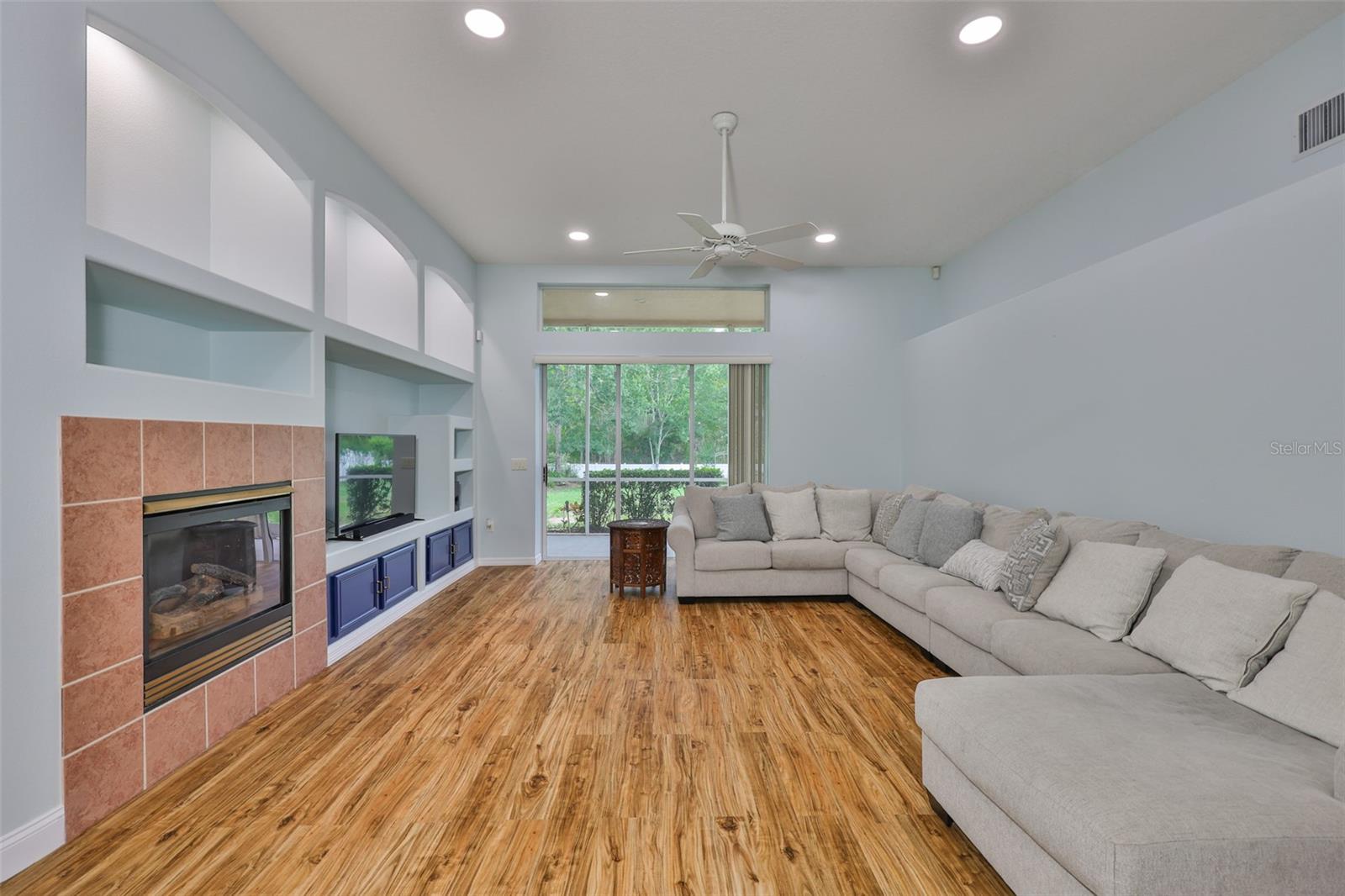 Image 17 of 34 For 18444 Eastwyck Dr