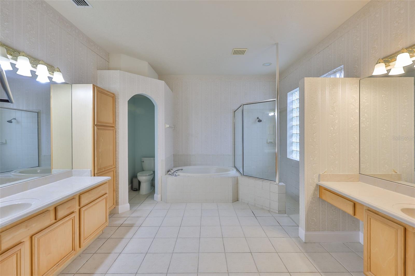 Image 21 of 34 For 18444 Eastwyck Dr