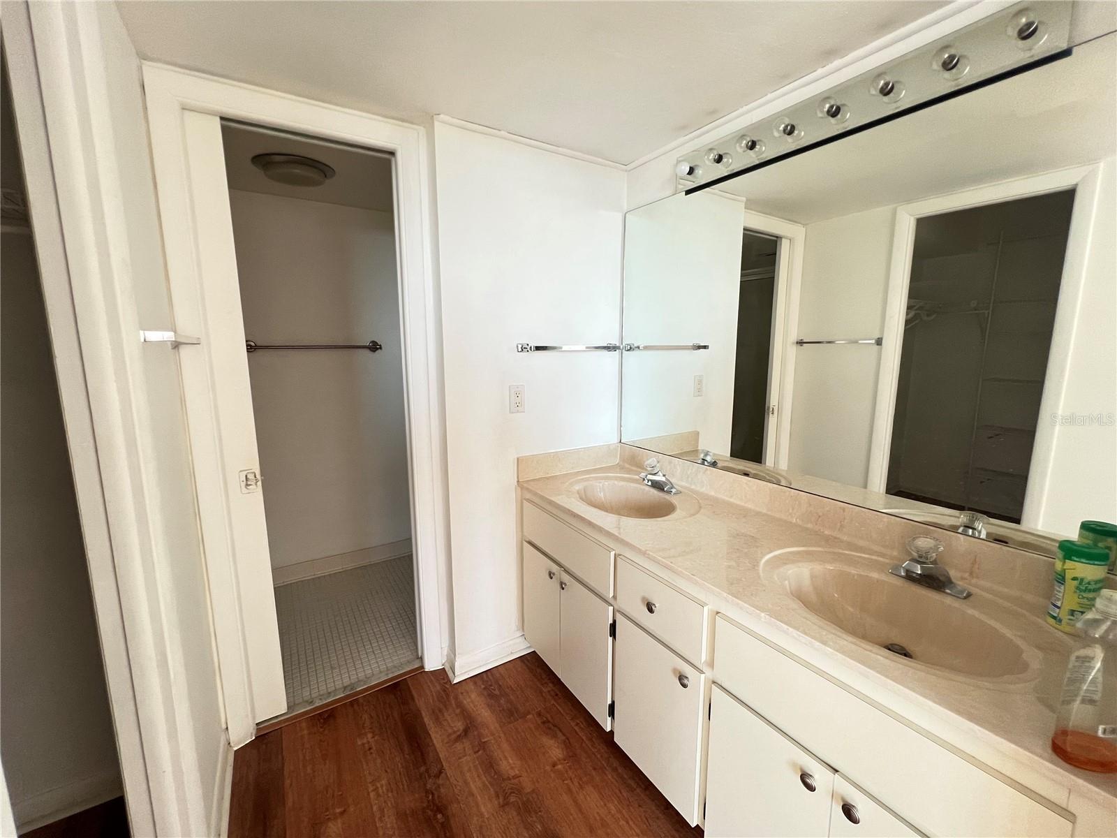 Image 11 of 16 For 2616 Cove Cay Drive 701