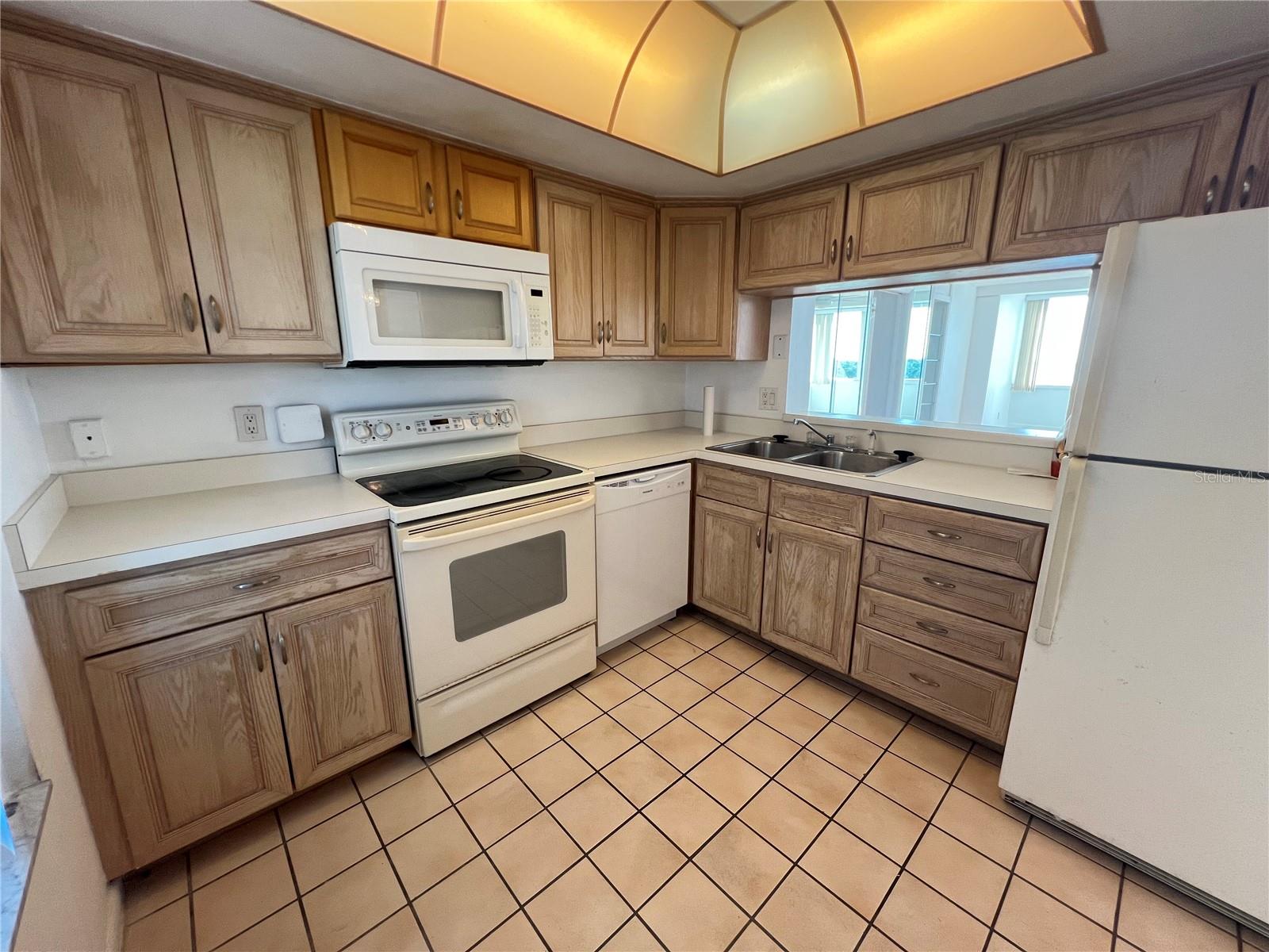 Image 5 of 16 For 2616 Cove Cay Drive 701