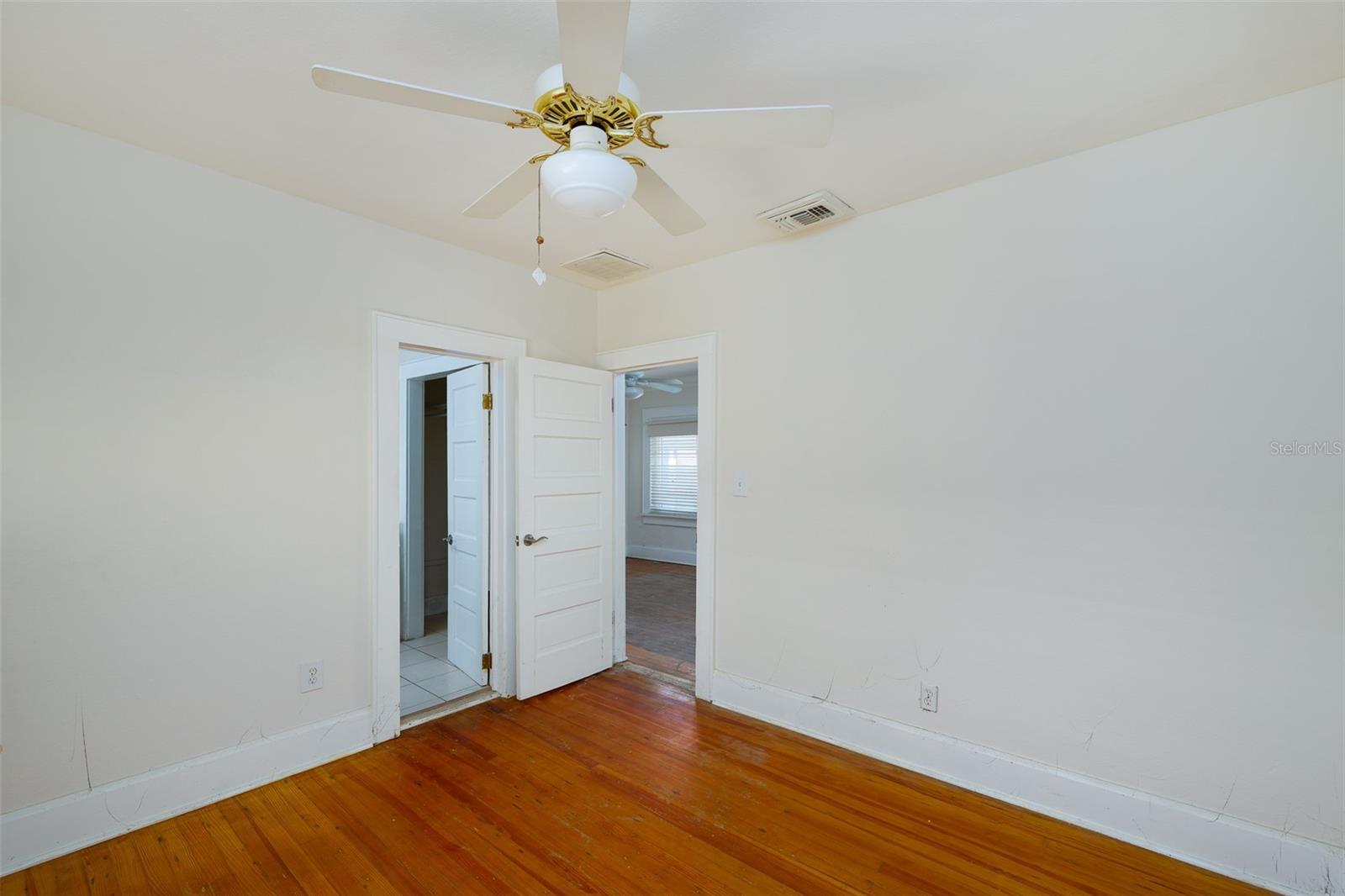 Image 11 of 27 For 3108 Dupont Street S