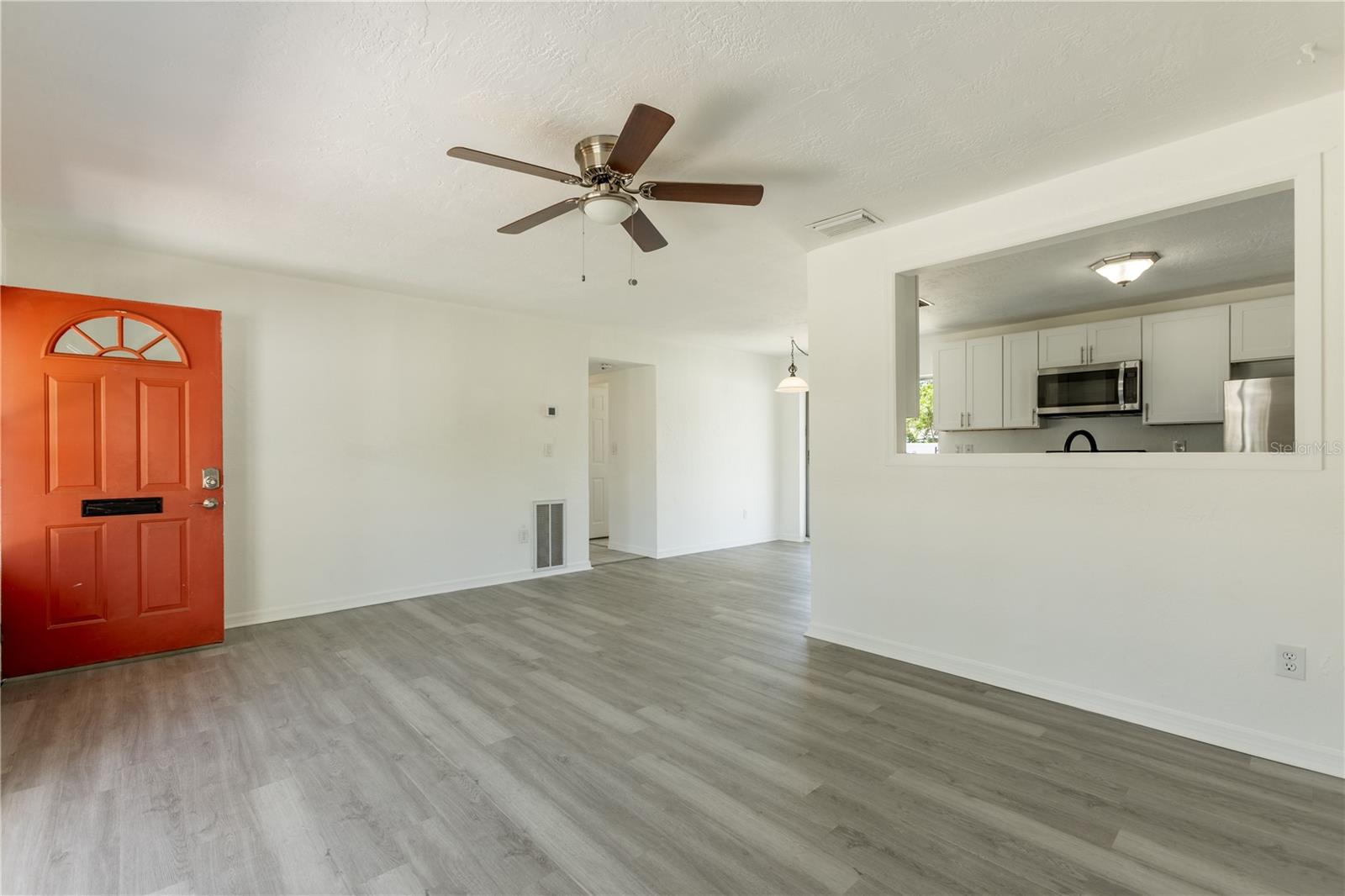 Image 4 of 17 For 410 42nd Avenue Ne