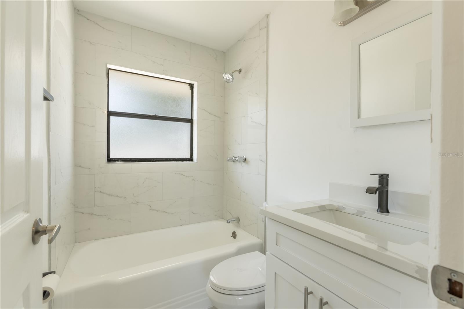 Image 8 of 17 For 410 42nd Avenue Ne