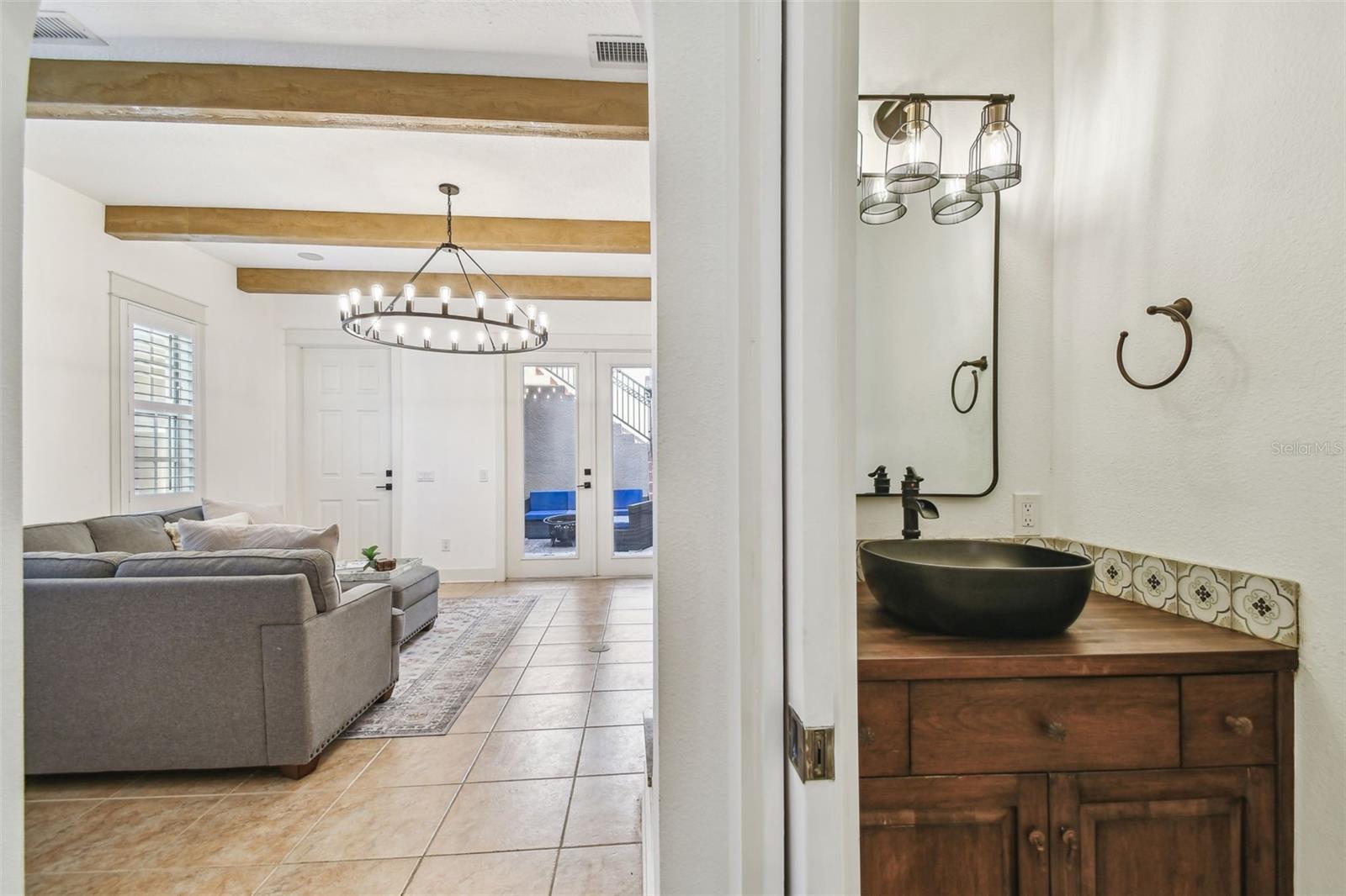 Listing photo id 15 for 407 Fremont Avenue B