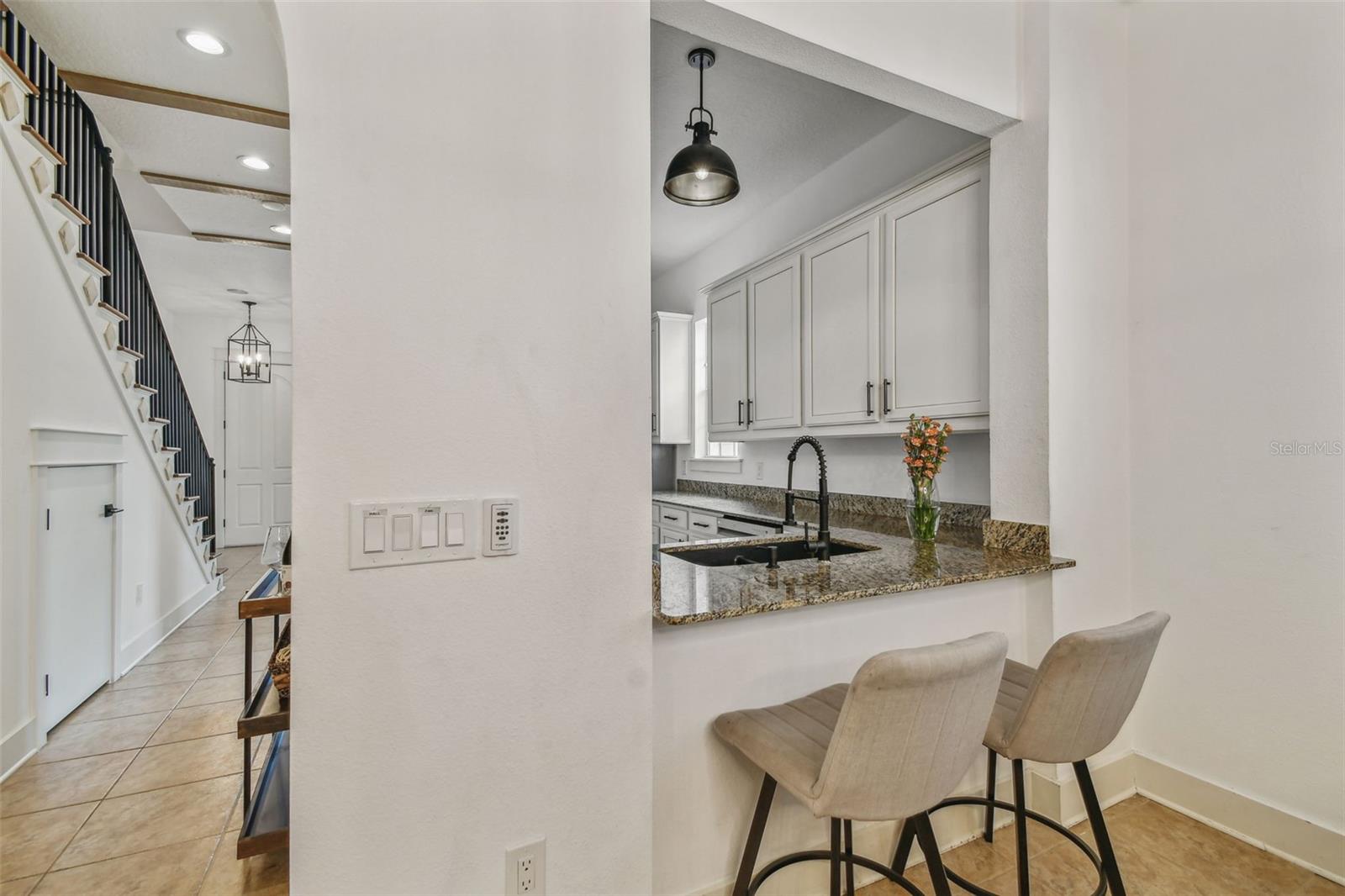 Listing photo id 17 for 407 Fremont Avenue B