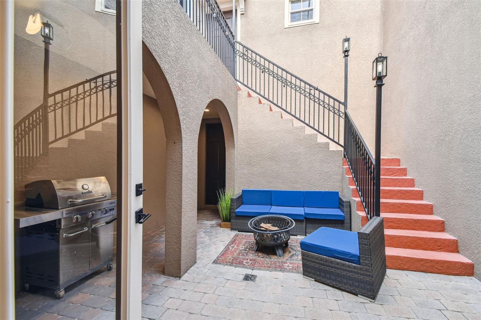 Listing photo id 23 for 407 Fremont Avenue B