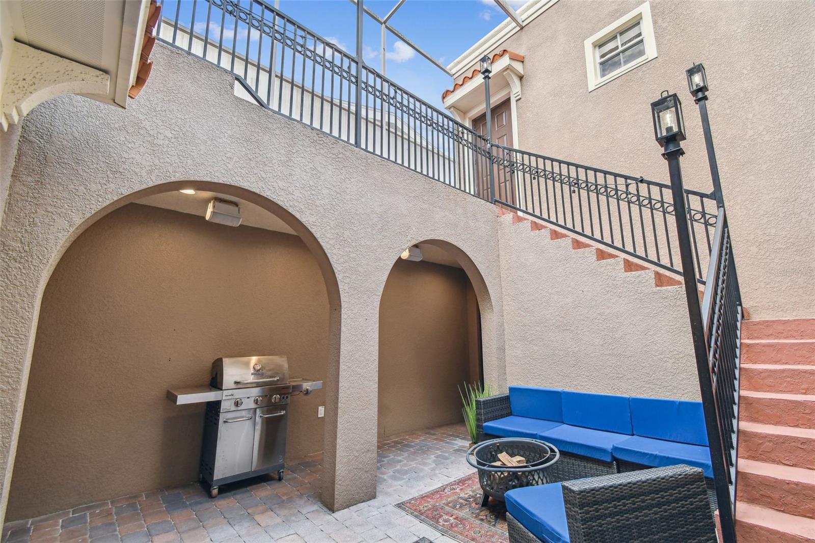 Listing photo id 25 for 407 Fremont Avenue B