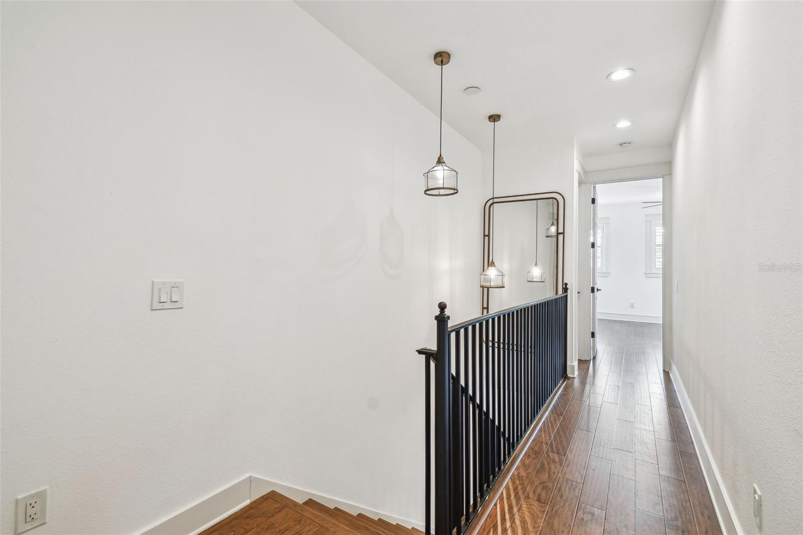 Listing photo id 27 for 407 Fremont Avenue B