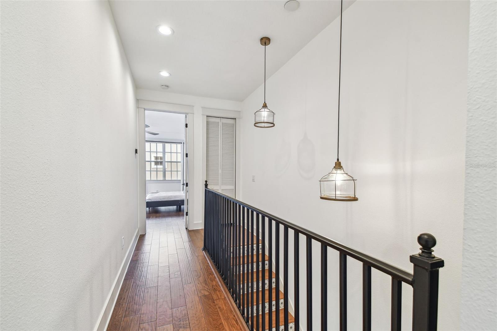 Listing photo id 31 for 407 Fremont Avenue B