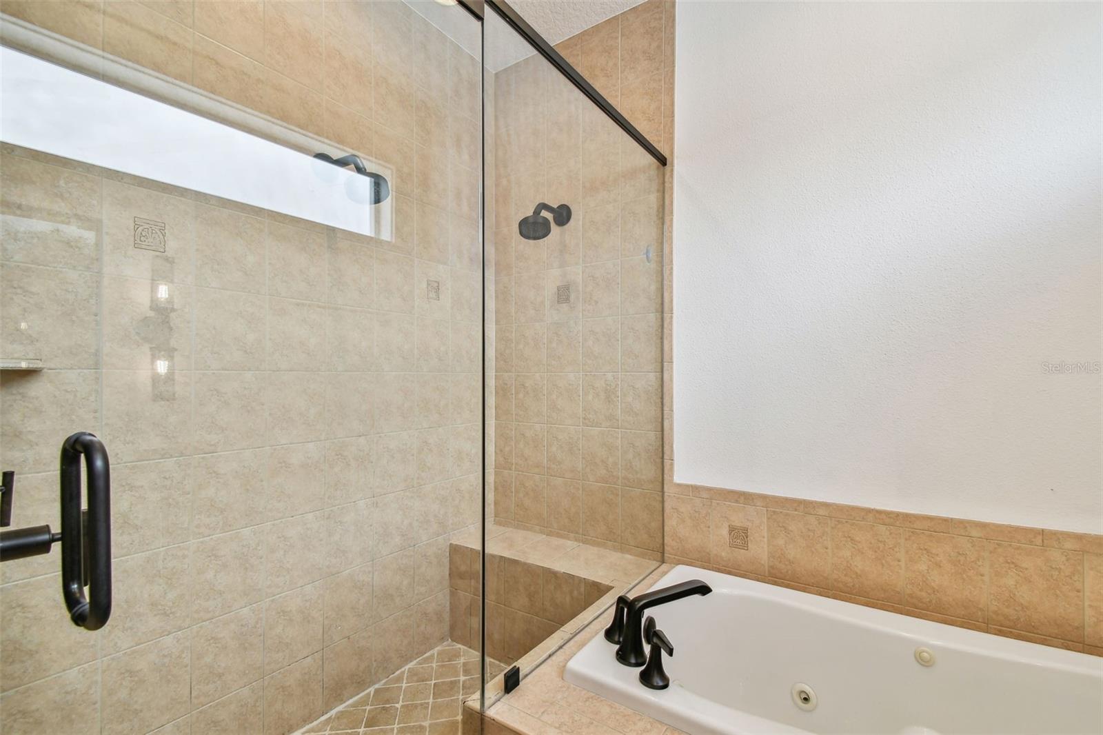 Listing photo id 36 for 407 Fremont Avenue B