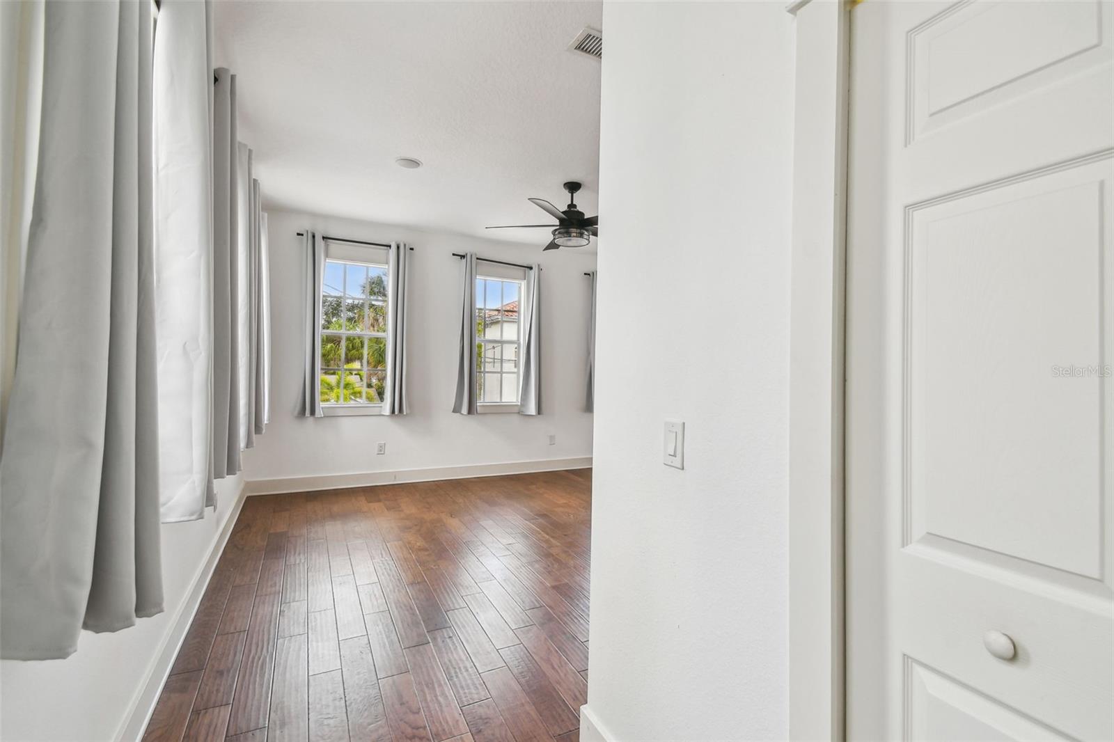 Listing photo id 41 for 407 Fremont Avenue B