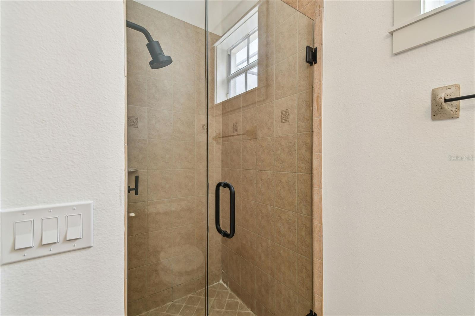 Listing photo id 46 for 407 Fremont Avenue B