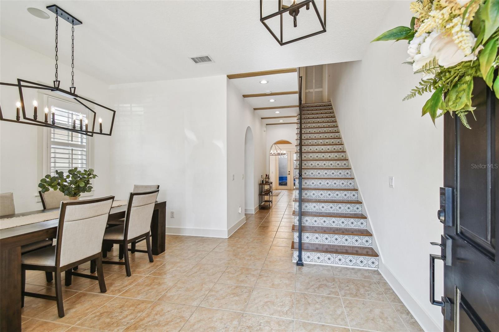 Listing photo id 4 for 407 Fremont Avenue B