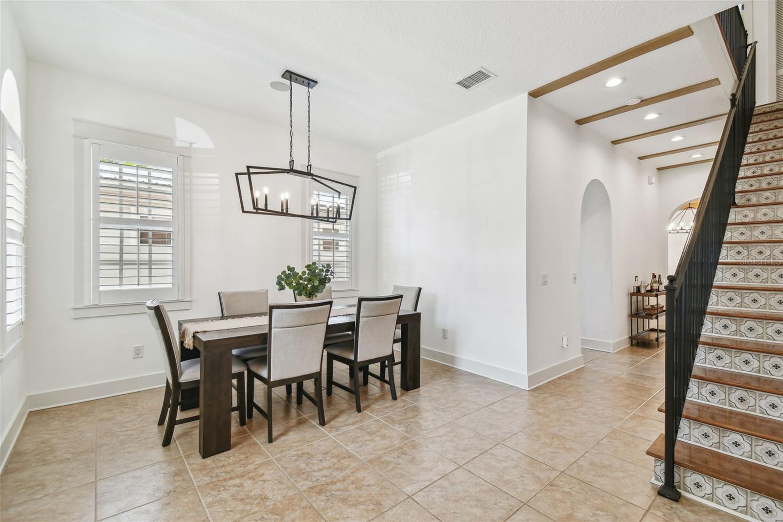 Listing photo id 5 for 407 Fremont Avenue B