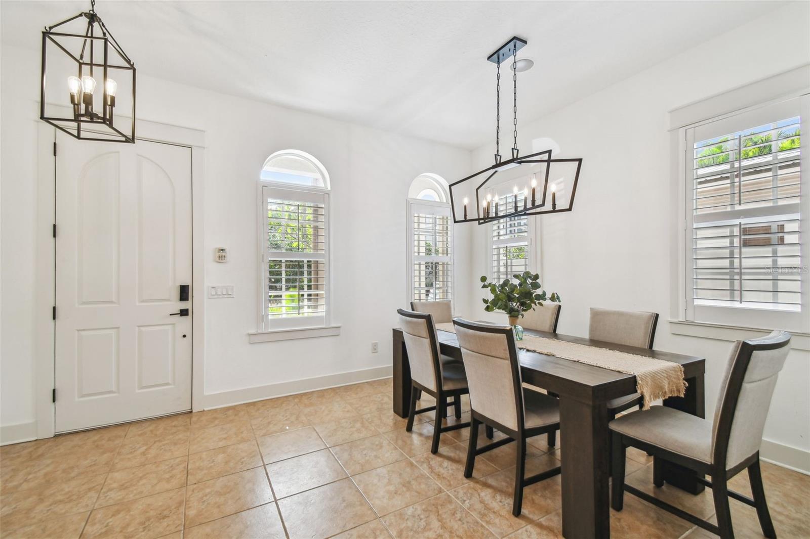 Listing photo id 7 for 407 Fremont Avenue B