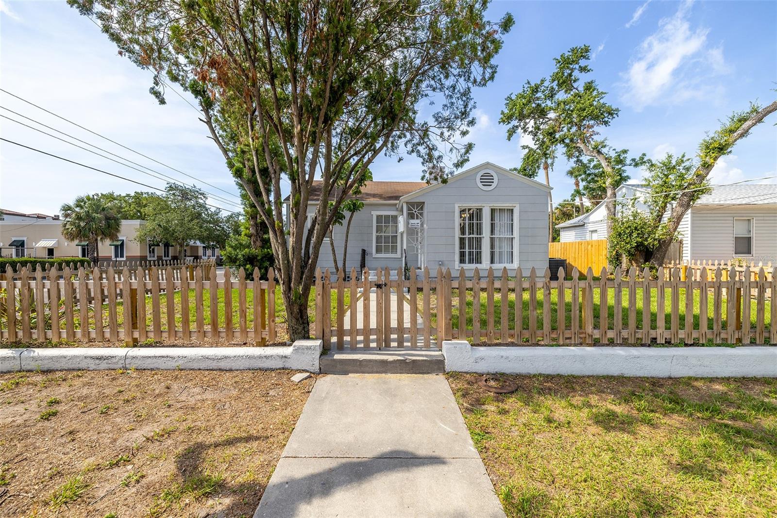 Image 3 of 25 For 2402 North B Street