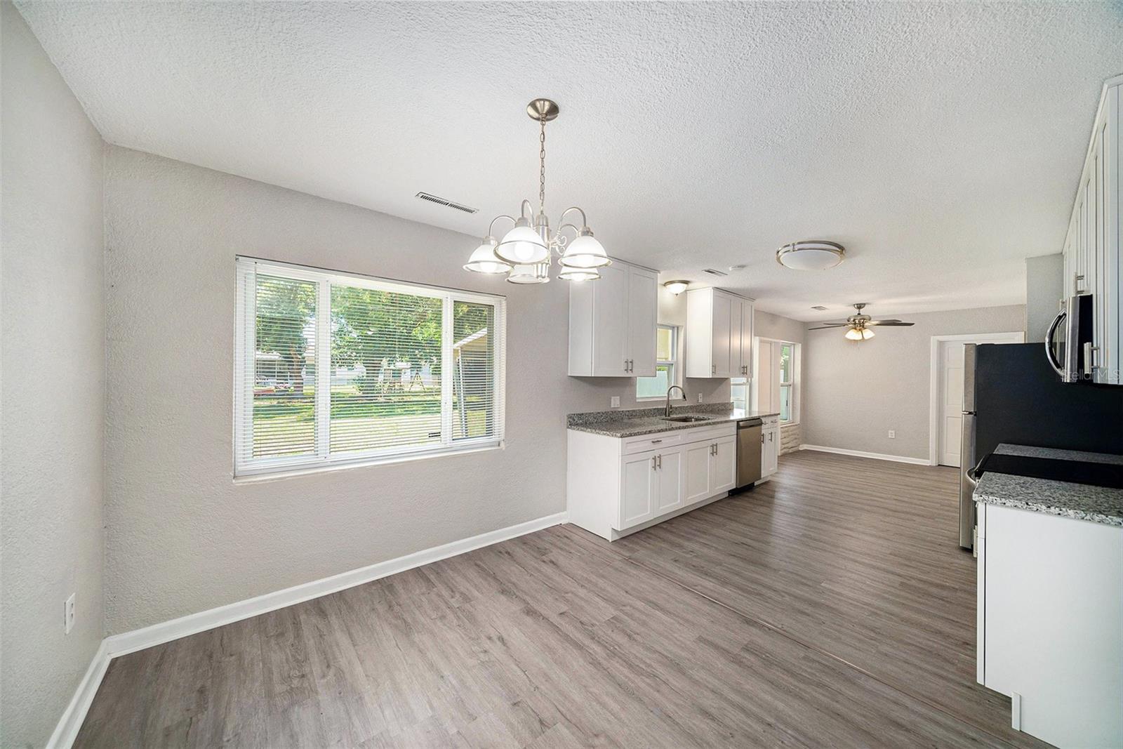 Image 11 of 31 For 105 Comet Avenue