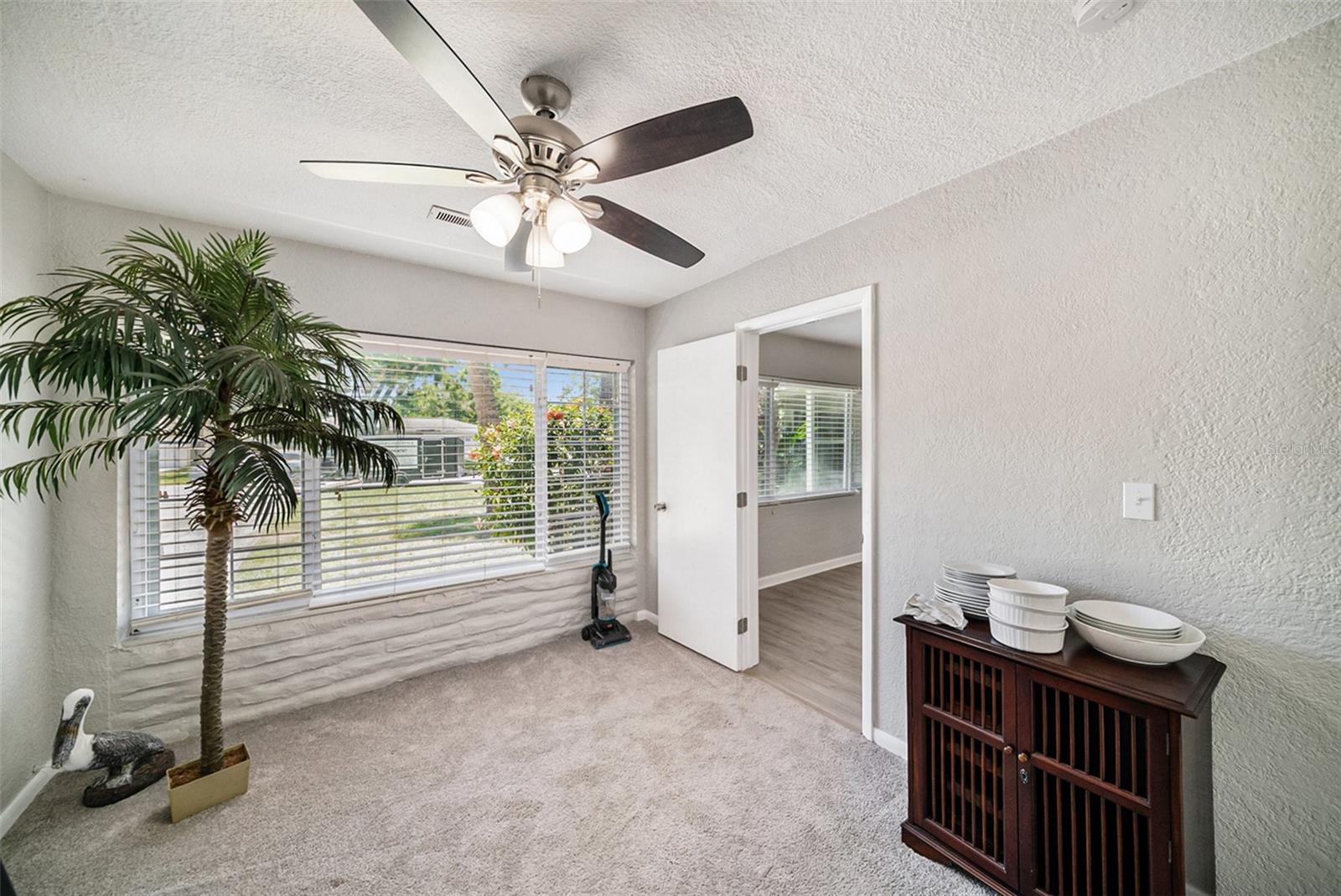 Image 9 of 31 For 105 Comet Avenue