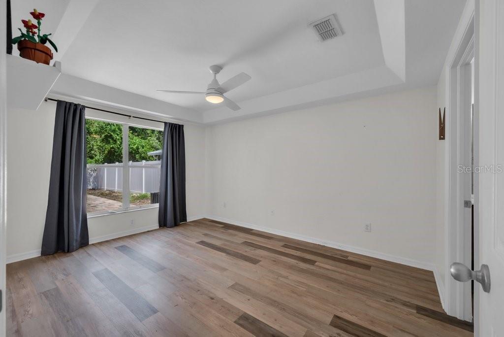 Image 11 of 34 For 5865 Meadowpark Place