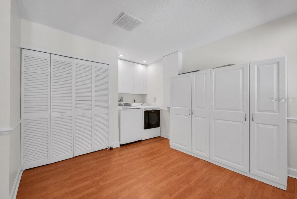 Image 19 of 34 For 5865 Meadowpark Place