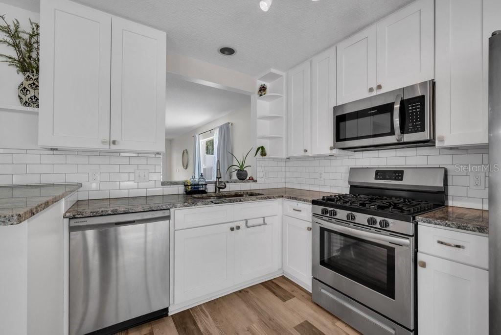 Image 4 of 34 For 5865 Meadowpark Place