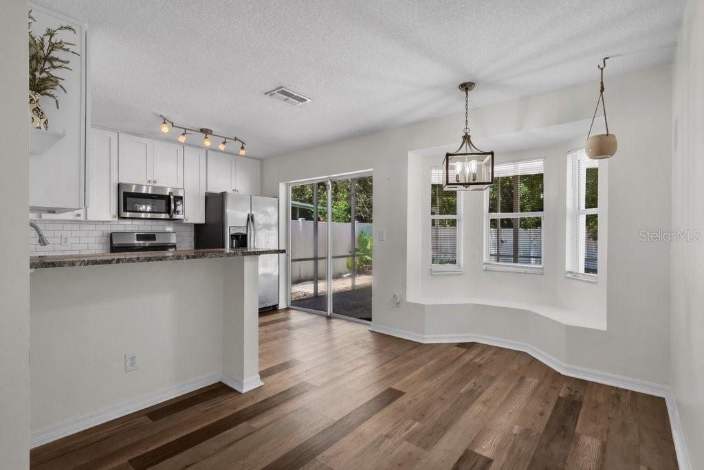 Image 6 of 34 For 5865 Meadowpark Place