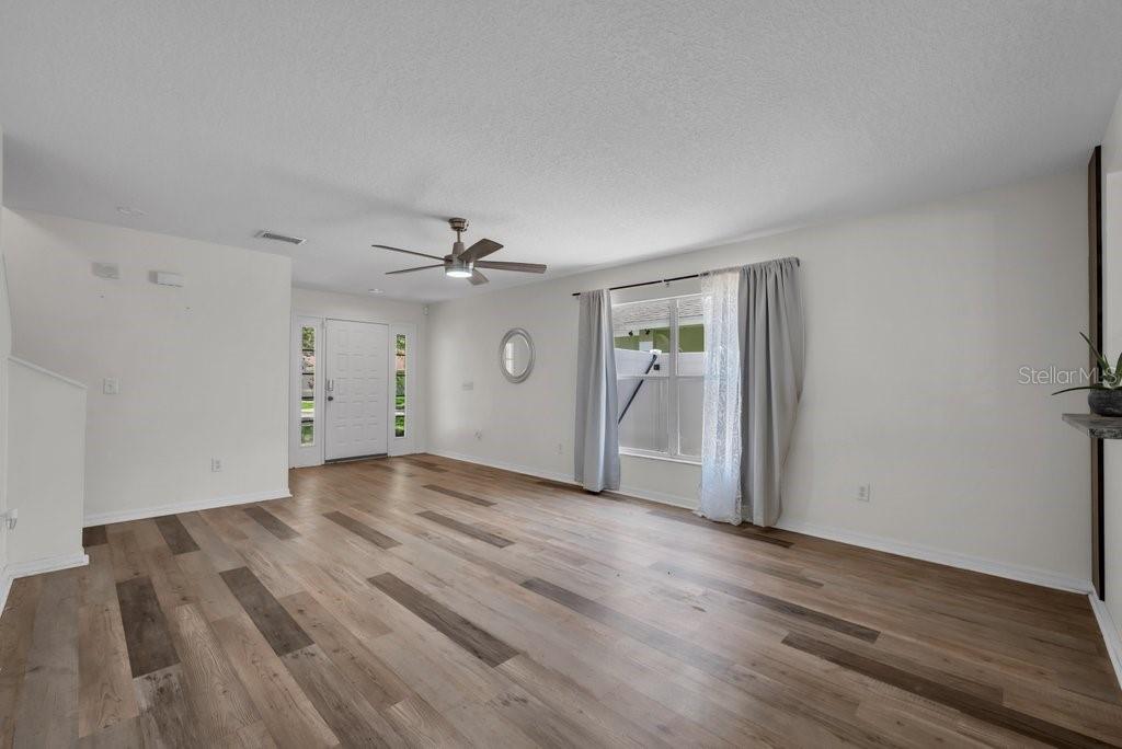 Image 9 of 34 For 5865 Meadowpark Place