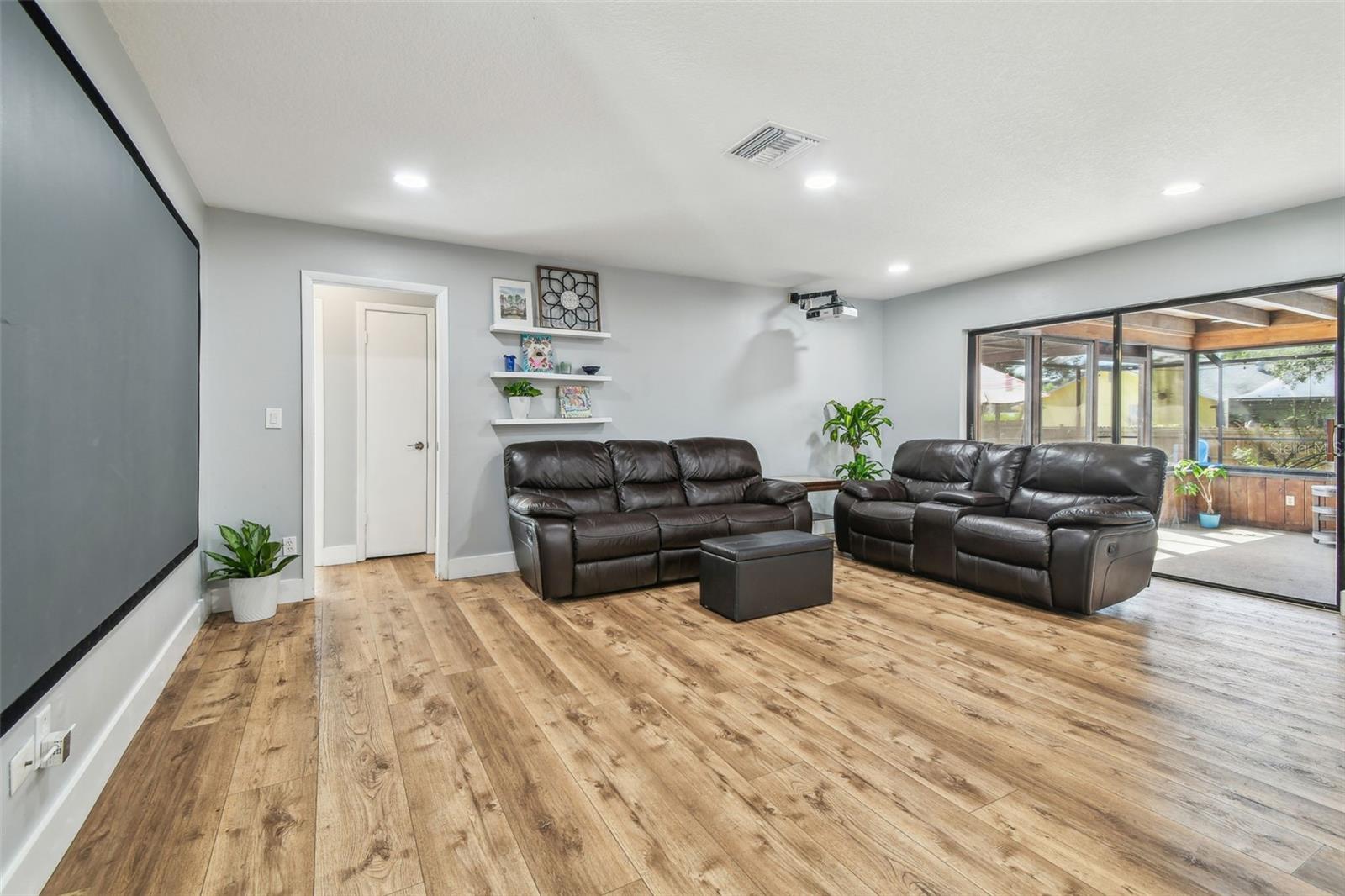 Image 17 of 47 For 1111 Lakemont Drive