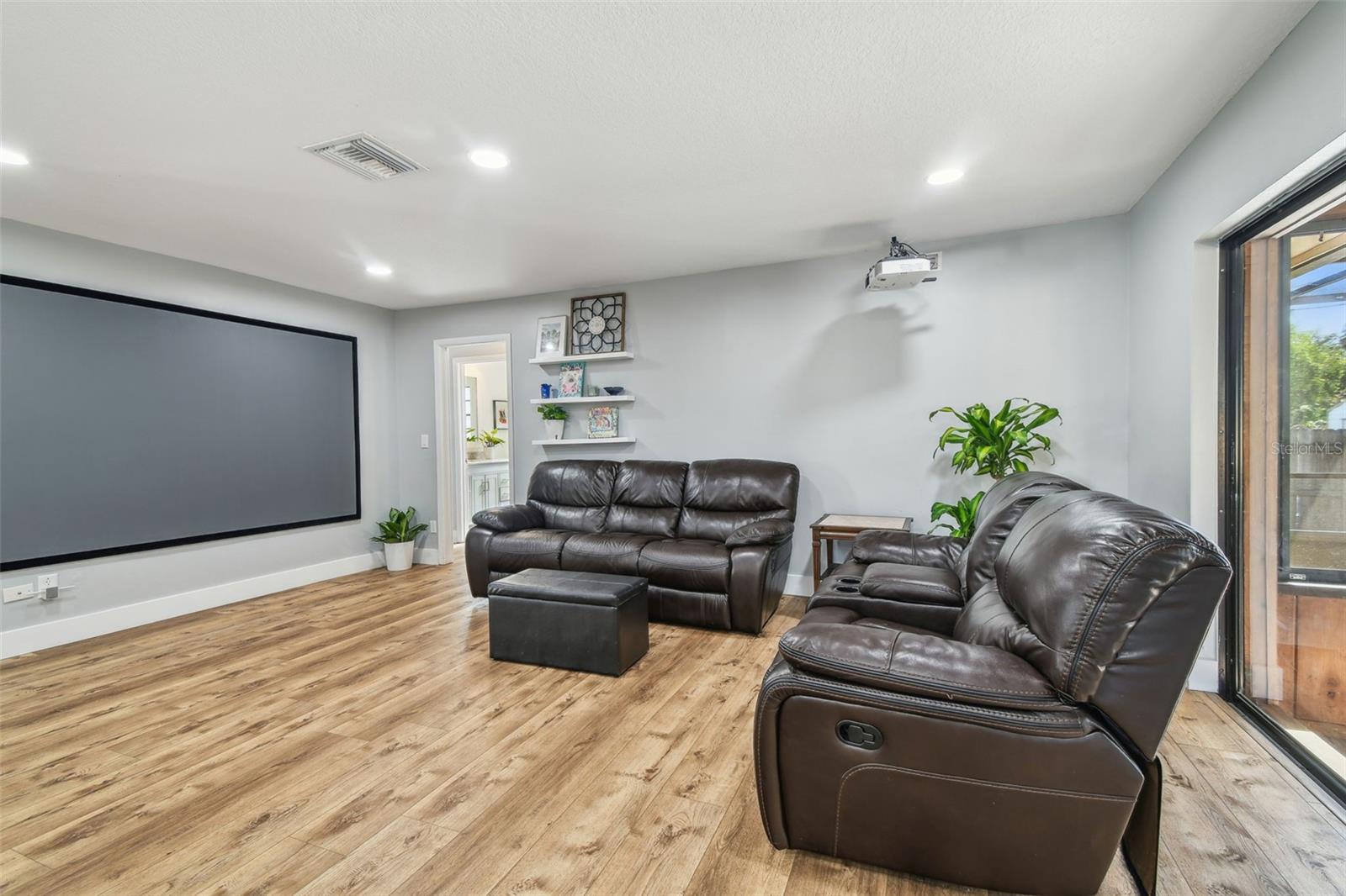 Image 18 of 47 For 1111 Lakemont Drive