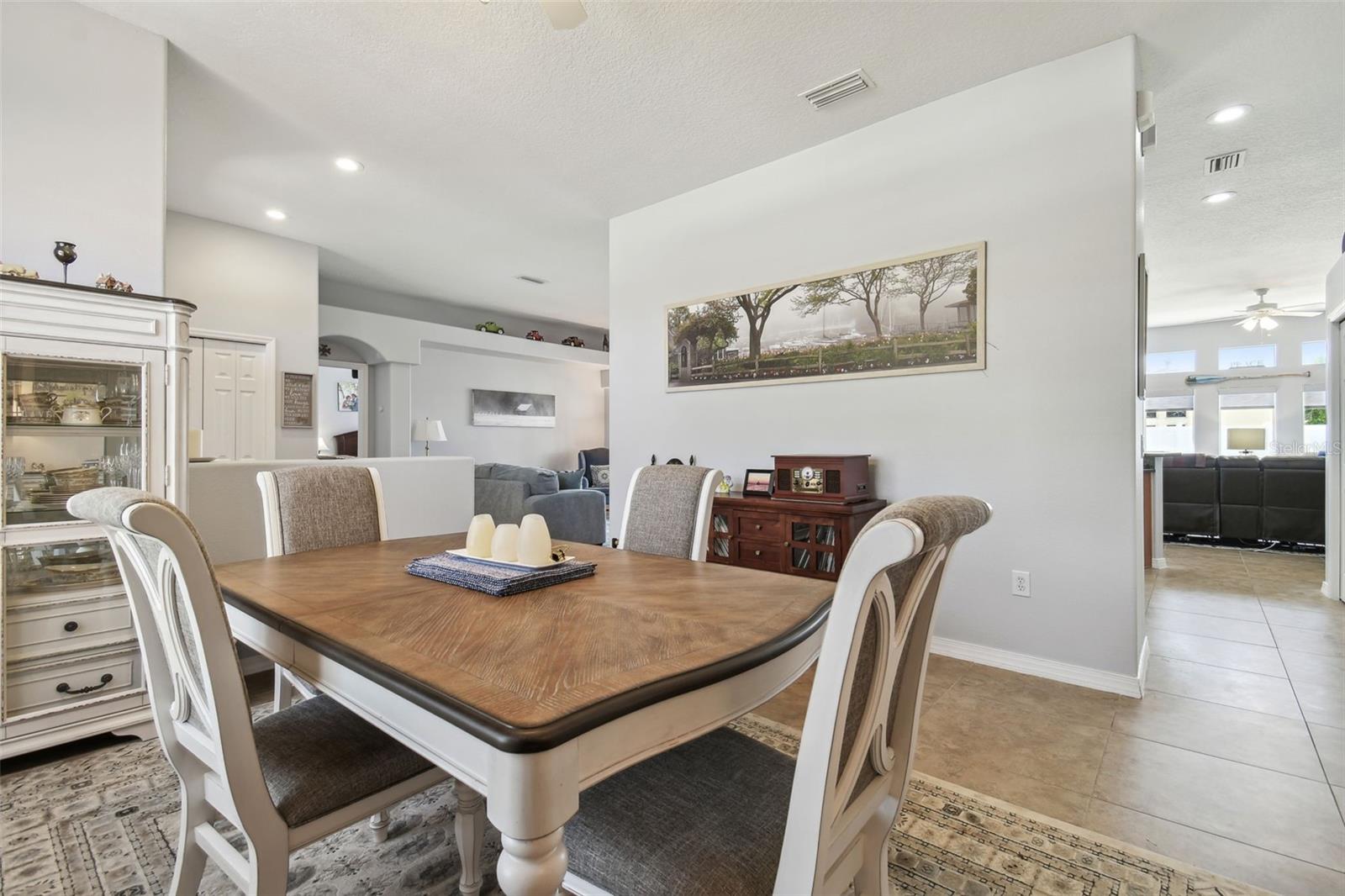 Listing photo id 8 for 3737 Gaviota Drive