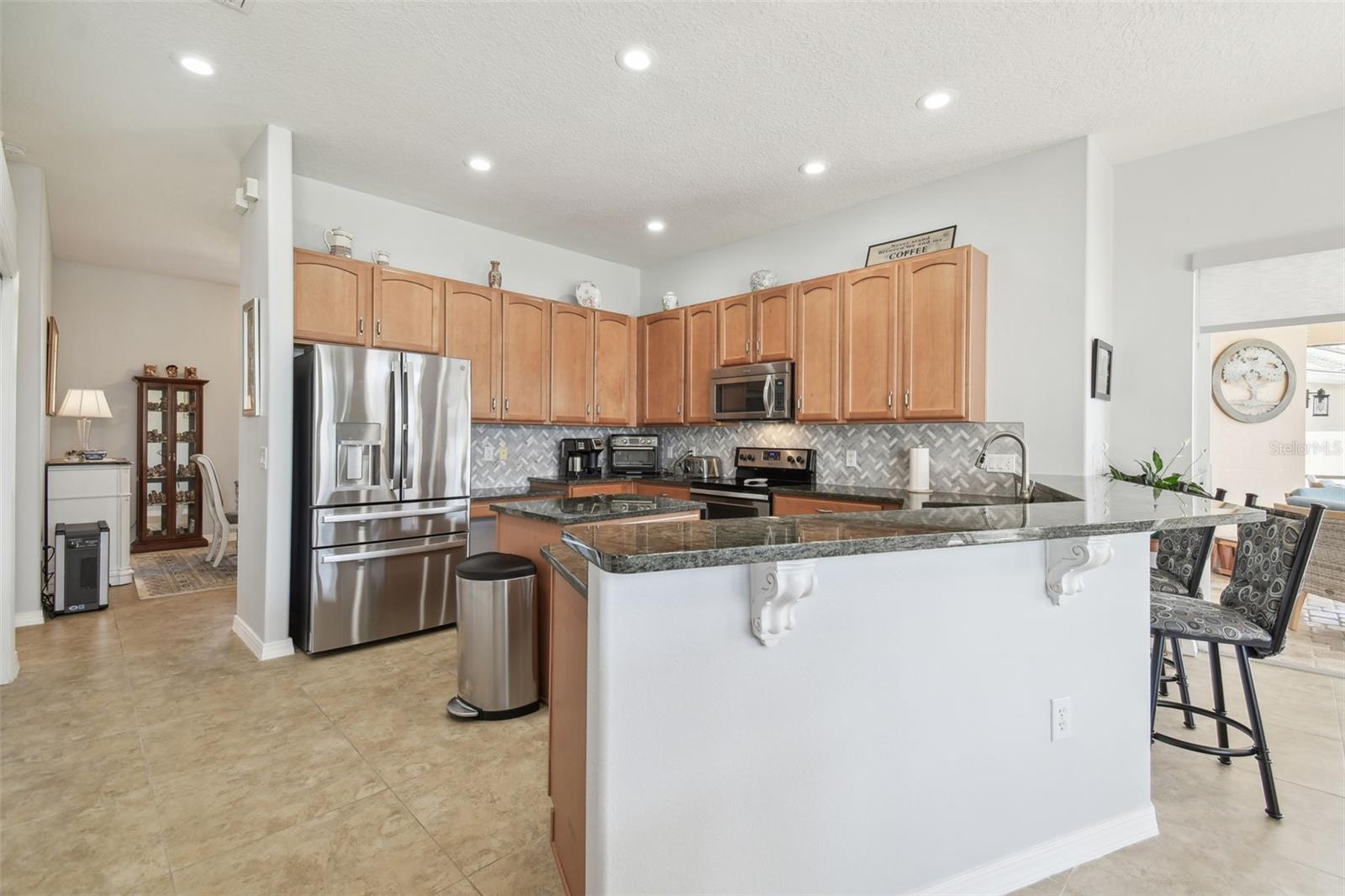 Listing photo id 9 for 3737 Gaviota Drive