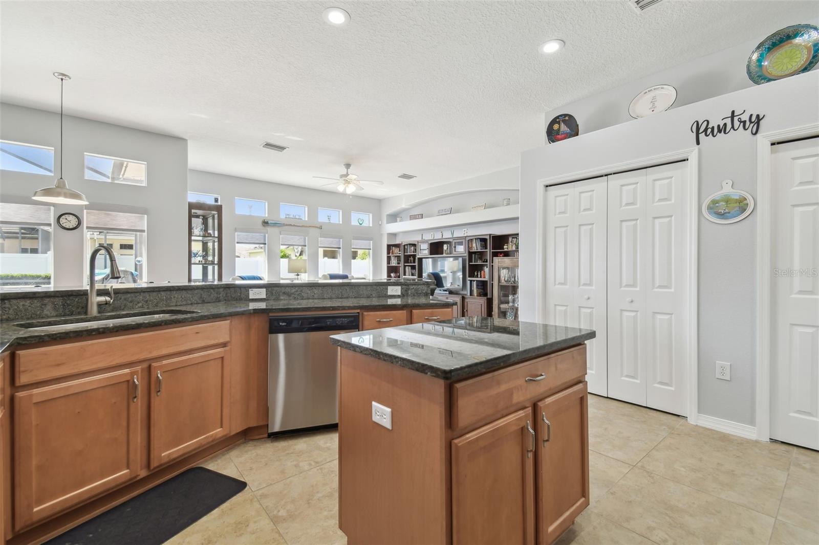 Listing photo id 12 for 3737 Gaviota Drive
