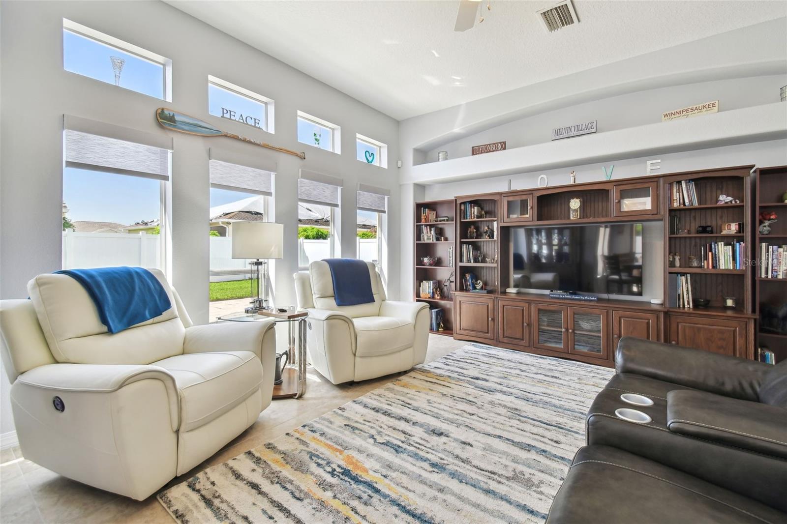Listing photo id 13 for 3737 Gaviota Drive