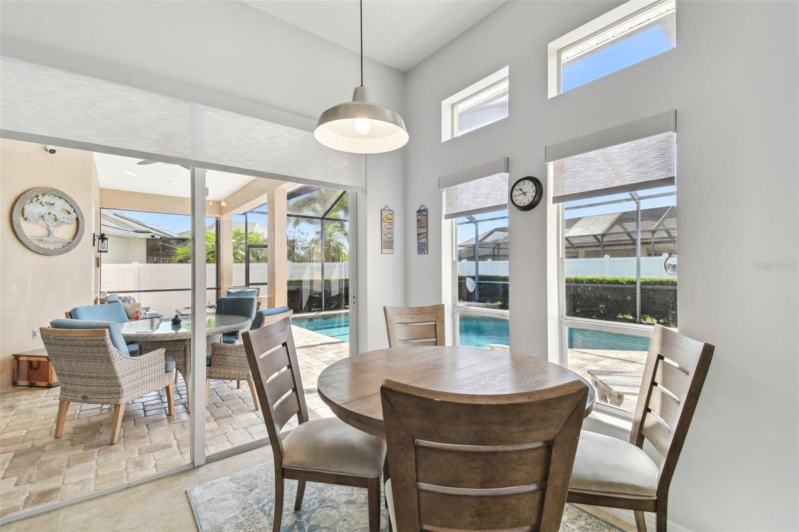 Listing photo id 15 for 3737 Gaviota Drive