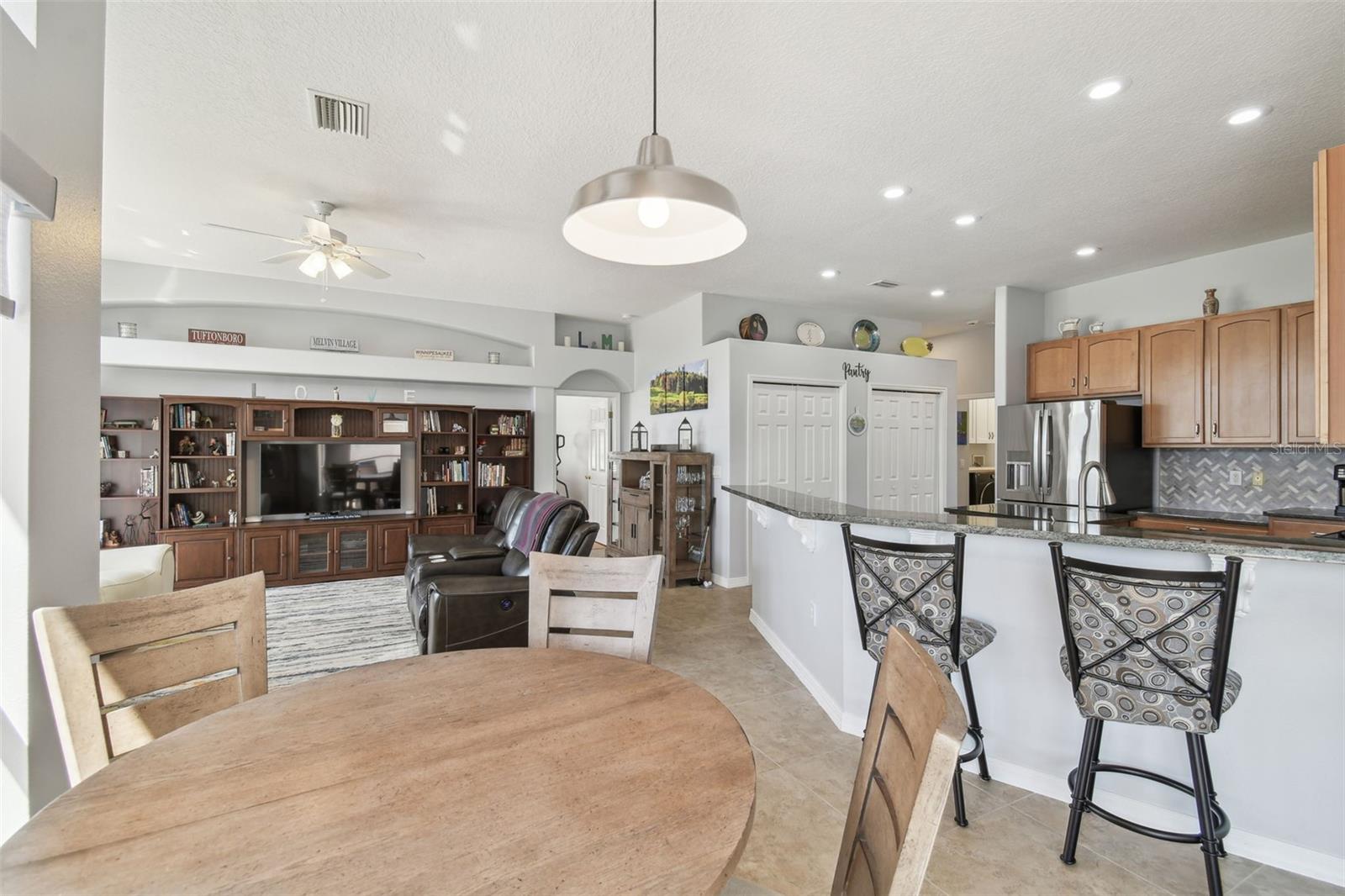 Listing photo id 16 for 3737 Gaviota Drive
