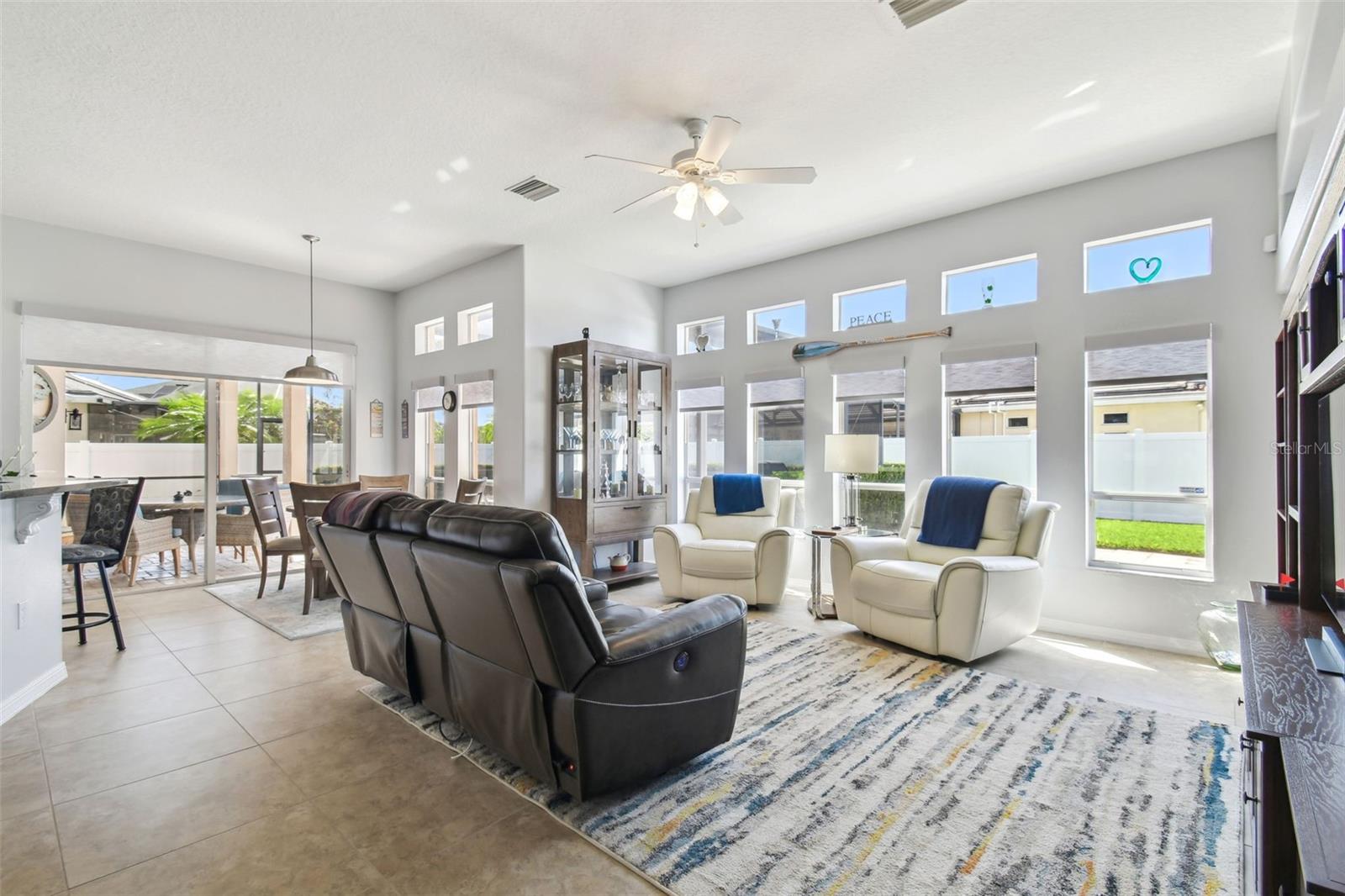 Listing photo id 17 for 3737 Gaviota Drive