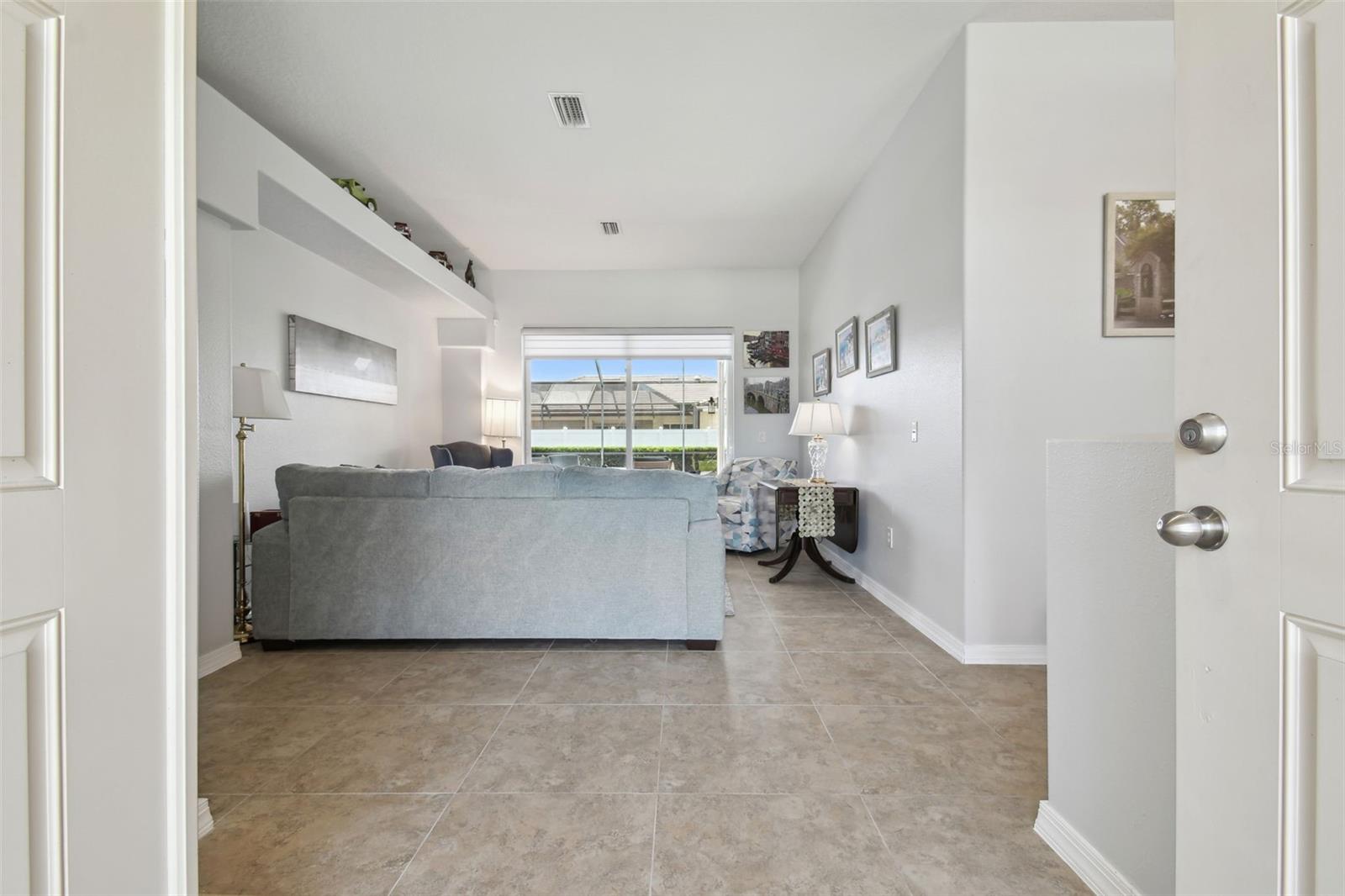 Listing photo id 4 for 3737 Gaviota Drive