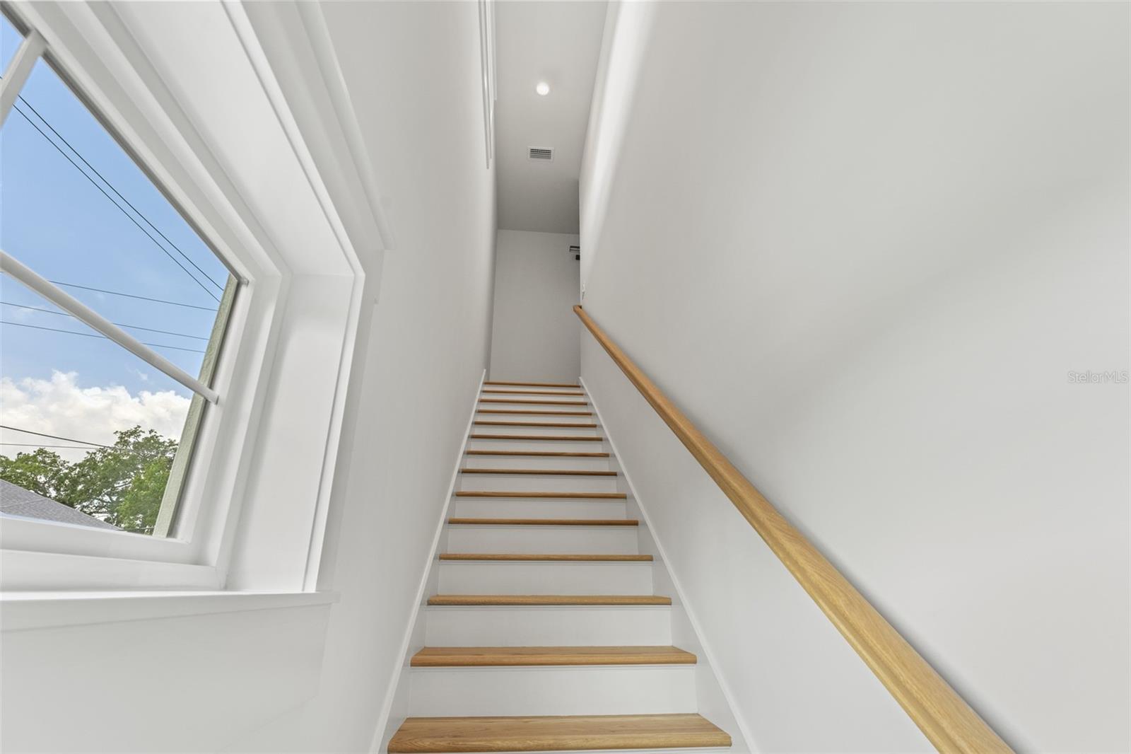 Image 35 of 71 For 2200 Glenwood Drive