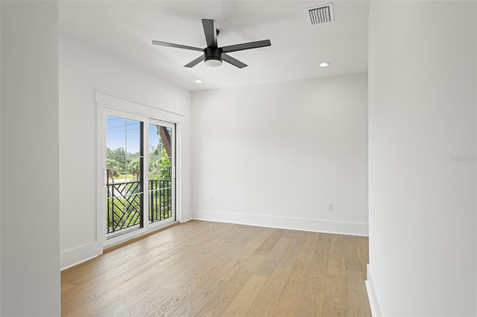 Image 52 of 71 For 2200 Glenwood Drive