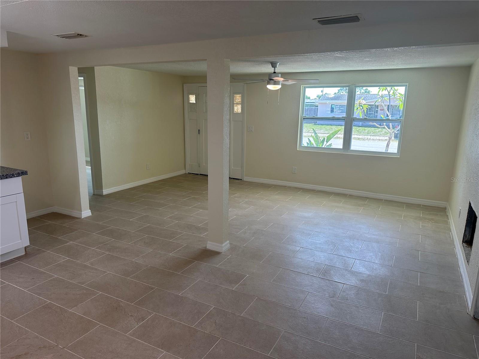 Listing photo id 2 for 2532 Sweetwood Drive