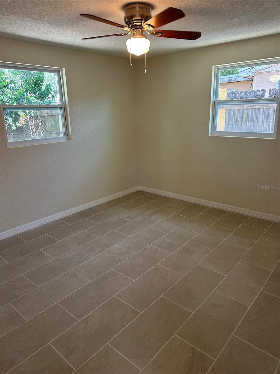 Listing photo id 3 for 2532 Sweetwood Drive