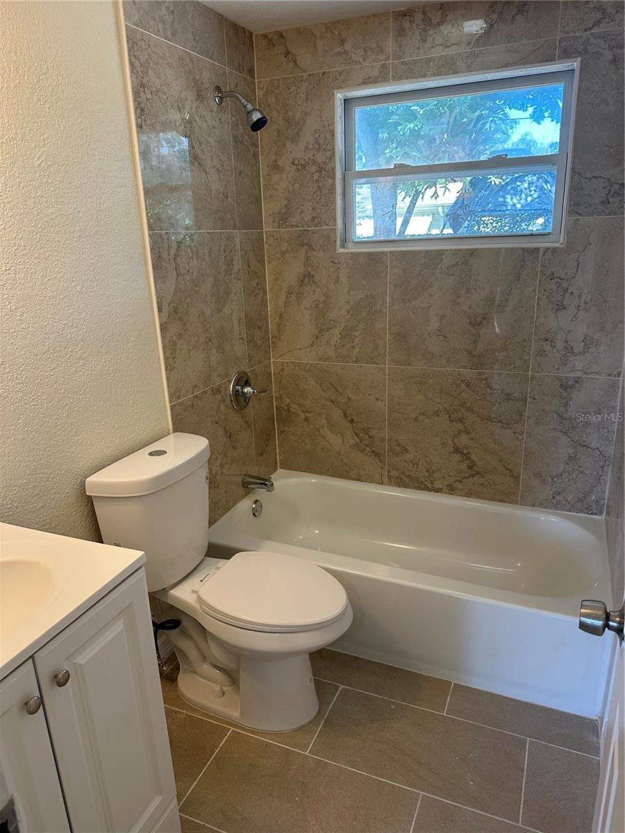 Listing photo id 4 for 2532 Sweetwood Drive