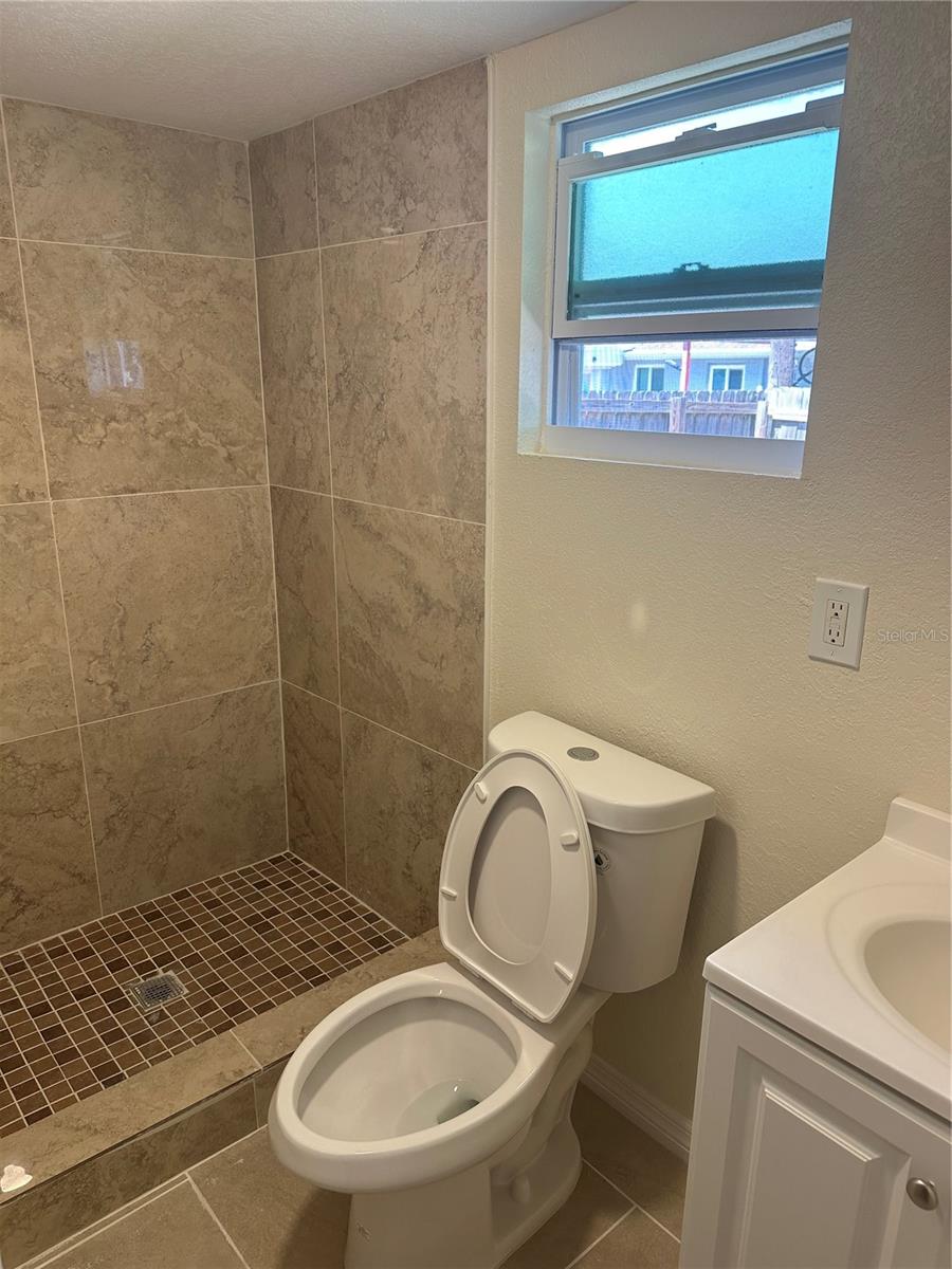 Listing photo id 7 for 2532 Sweetwood Drive