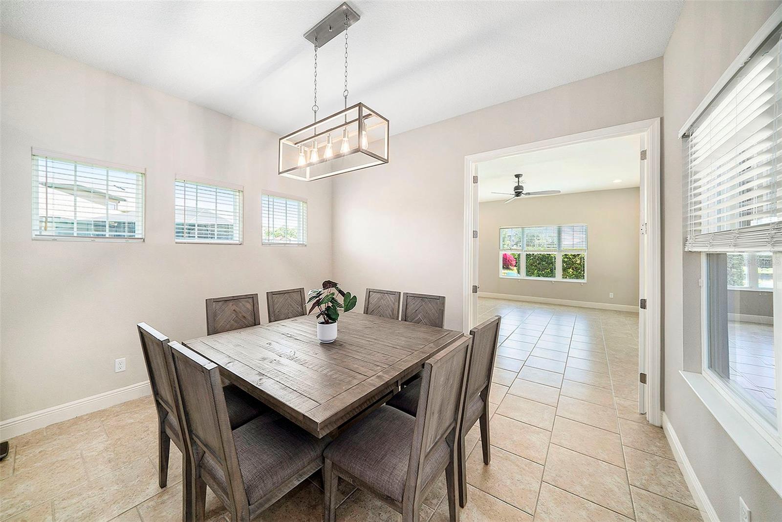 Listing photo id 9 for 8016 Rock Spring Court