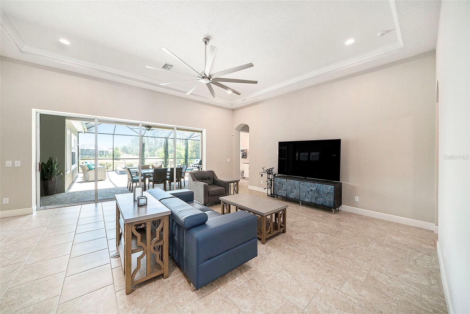 Listing photo id 10 for 8016 Rock Spring Court