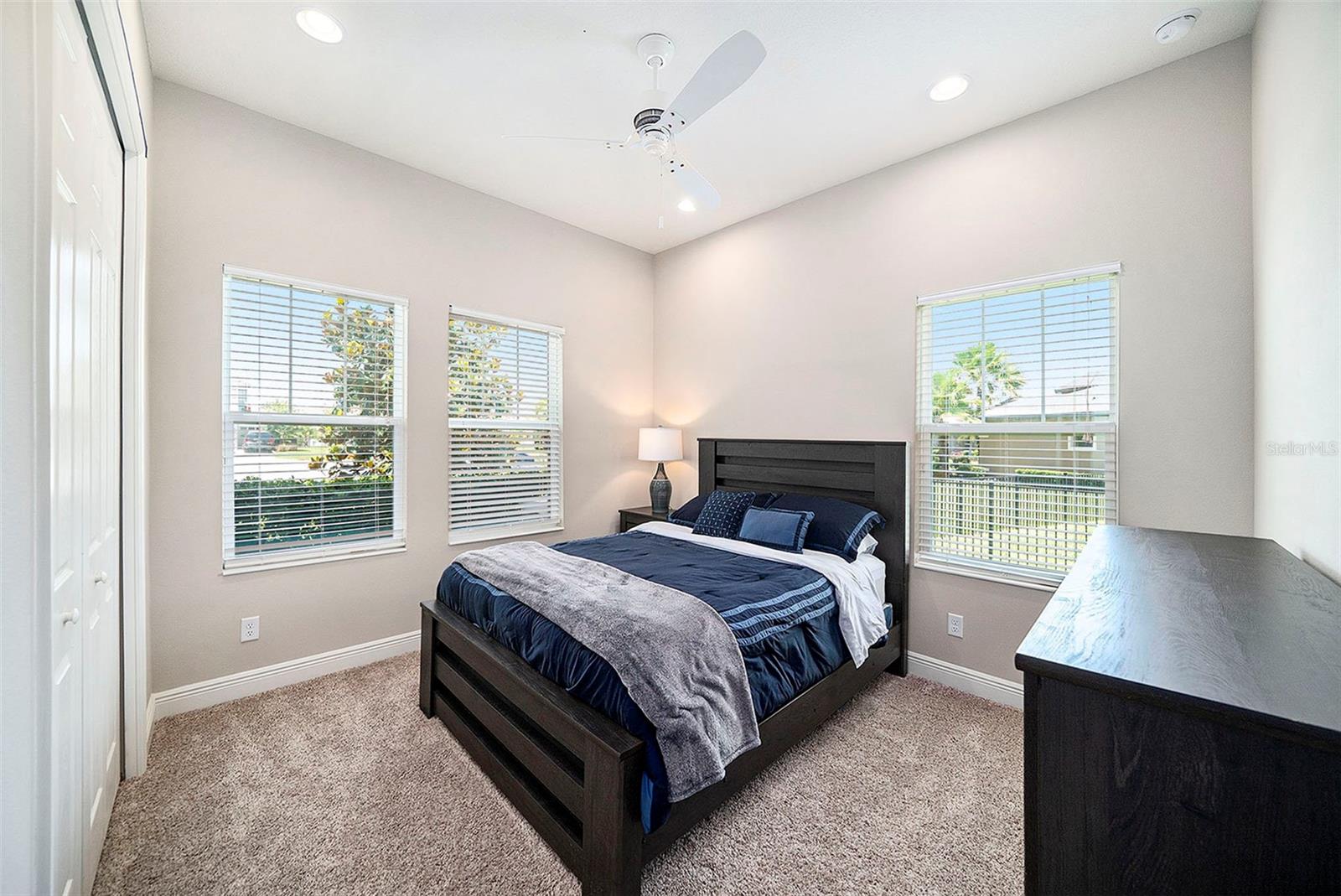 Listing photo id 13 for 8016 Rock Spring Court
