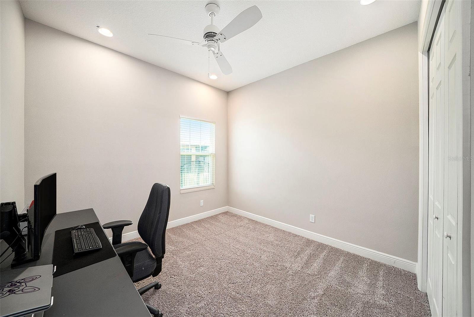 Listing photo id 15 for 8016 Rock Spring Court